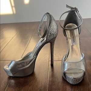Steve Madden Metallic Silver Peep Toe Heels